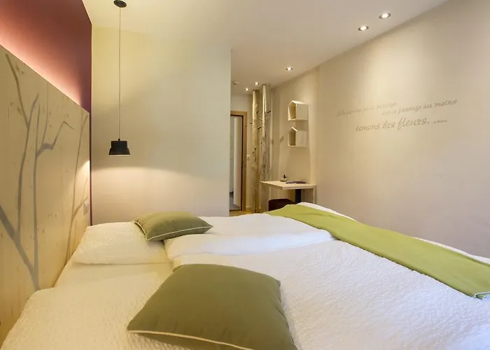 De L'hospice אורחן