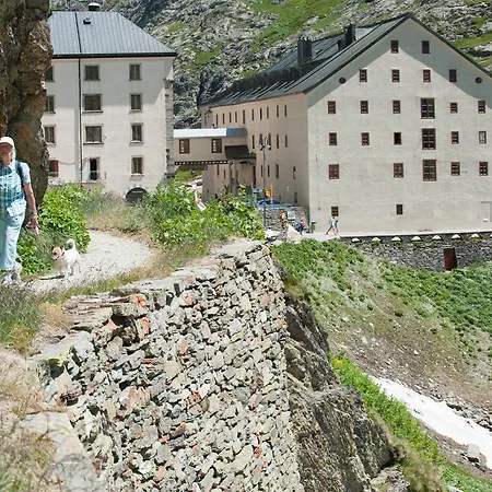 Inn De L'hospice Bourg-Saint-Pierre